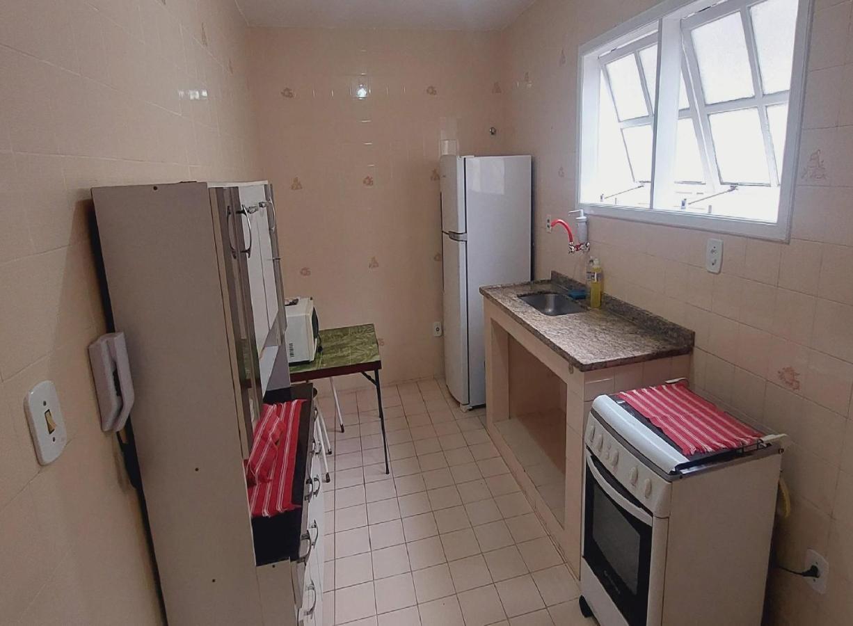 Otimo Apto De Quarto, Sala, Cozinha E Banheiro Em - Caucao Garantia 200,00 - Acomoda Ate 6 Pessoas Confortavelmente Em Camas - Wifi Na Area Externa No Apartamento *