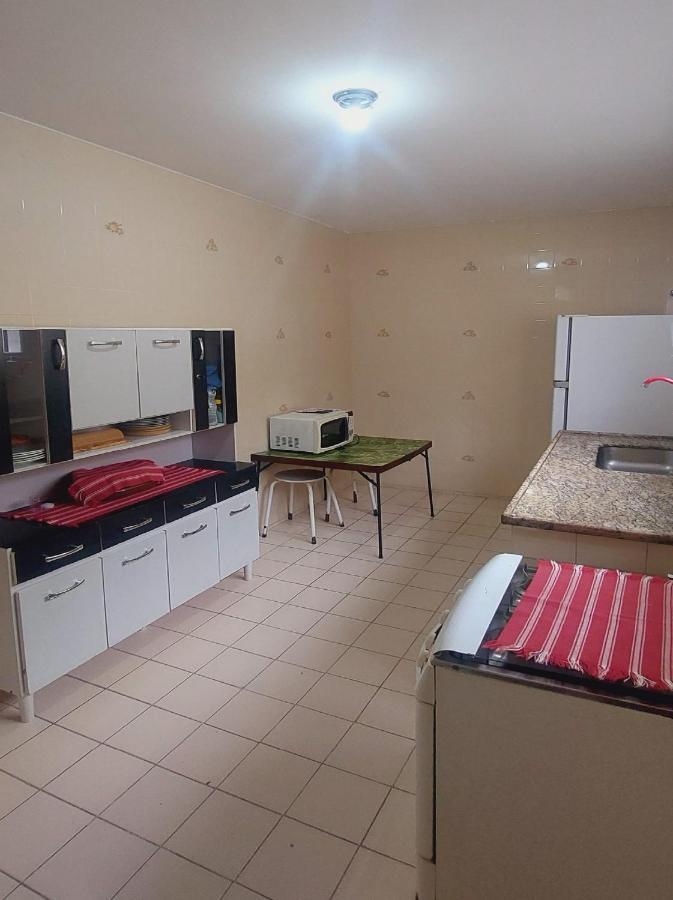 Otimo Apto De Quarto, Sala, Cozinha E Banheiro Em - Caucao Garantia 200,00 - Acomoda Ate 6 Pessoas Confortavelmente Em Camas - Wifi Na Area Externa No Apartamento *