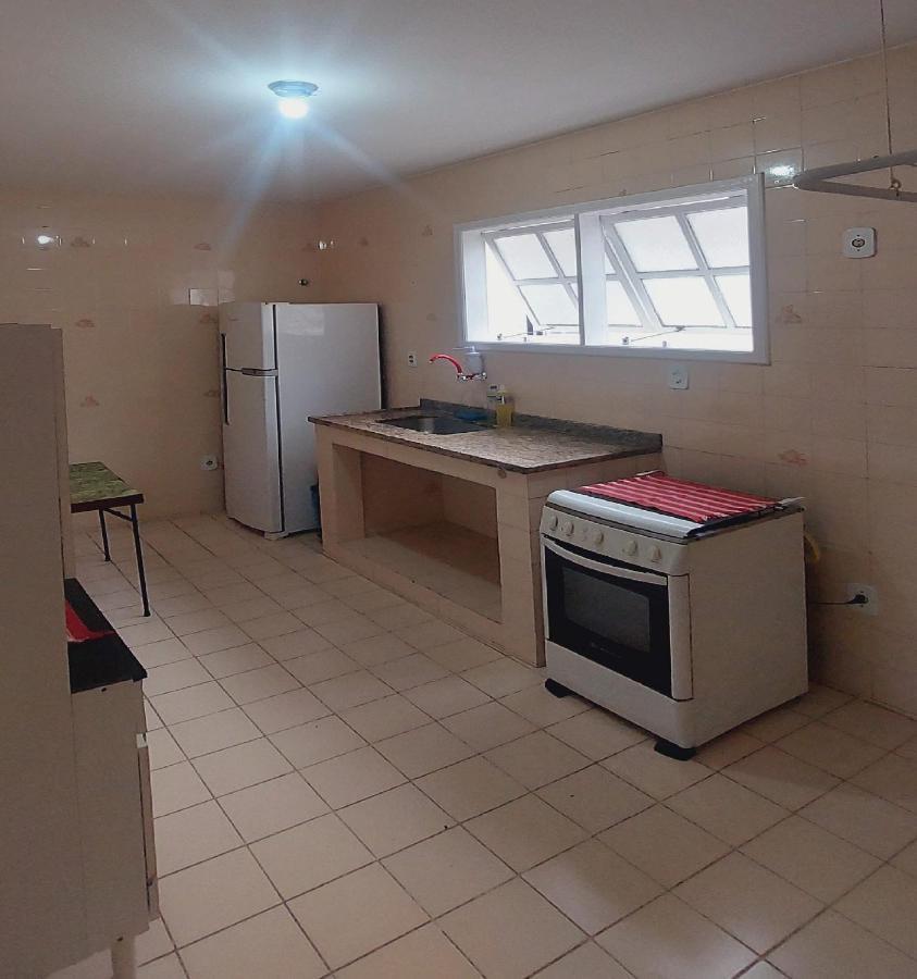 Otimo Apto De Quarto, Sala, Cozinha E Banheiro Em - Caucao Garantia 200,00 - Acomoda Ate 6 Pessoas Confortavelmente Em Camas - Wifi Na Area Externa No Apartamento